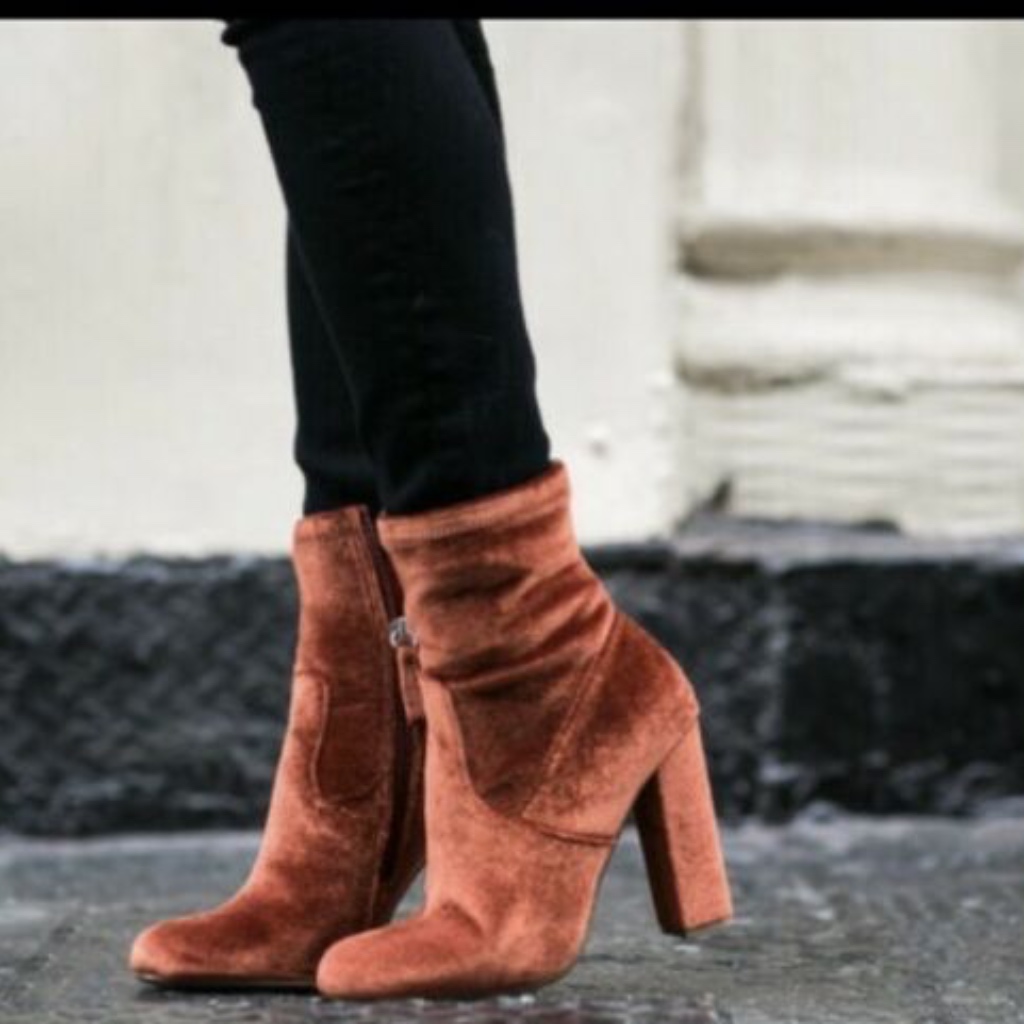 Steve Madden 7.5 Burnt Orange Velvet Edit Booties
